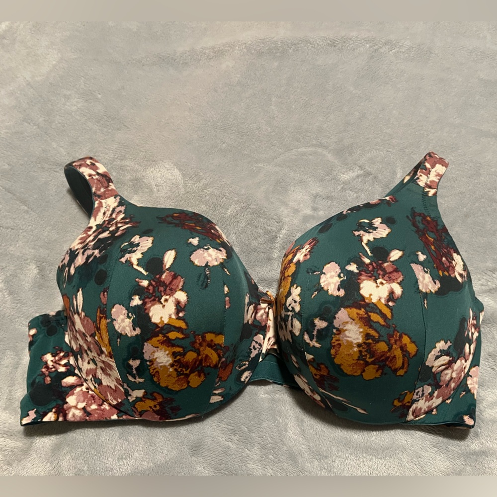 NWOT Cacique 46 D lightly lined full coverage